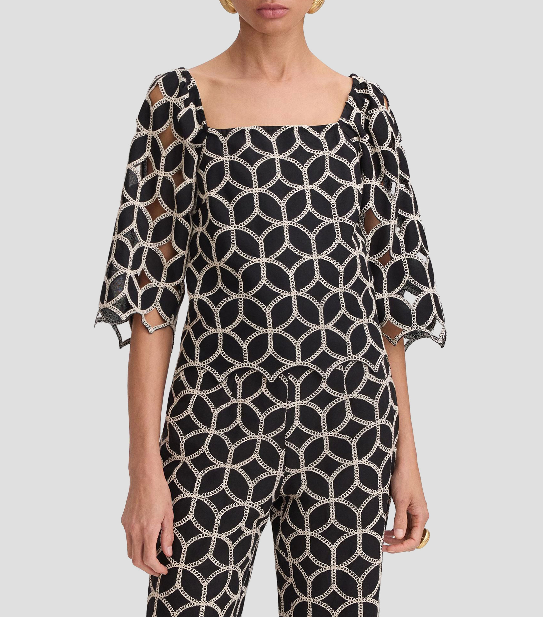Top liso con detalle bordado Mujer